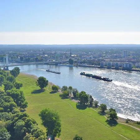 Apartment Axa Tower Cologne